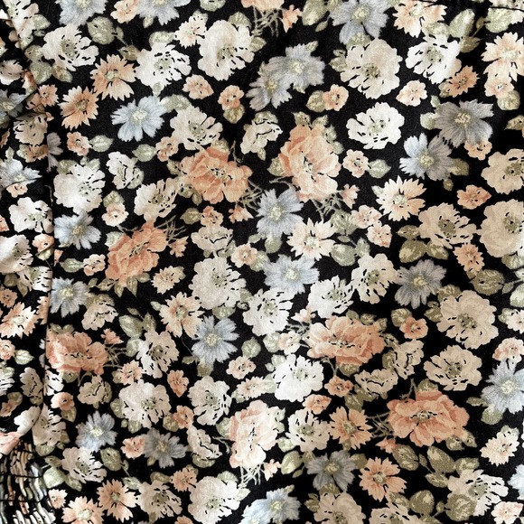 Levi's Louise Smocked Crop Top in Vanessa Floral Obsidian - Size S - Picture 11 of 12